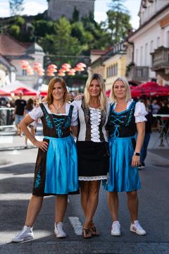 S soncem obsijan drugi festivalski dan 50. Dnevov narodnih noš in oblačilne dediščine v Kamniku (84)